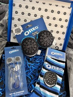Oreo Cookie Gift Set Earbuds Socks Collectors Box.